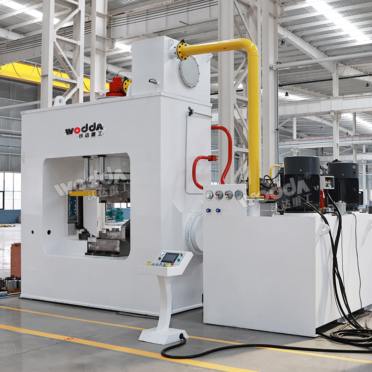 汽车凸轮轴锻造液压机车间试机