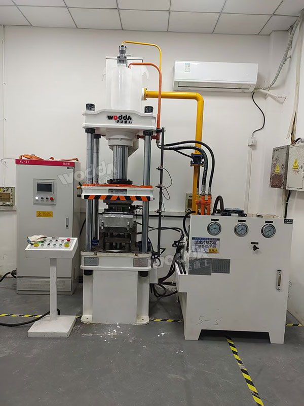 63吨碳酸钠粉末成型液压机