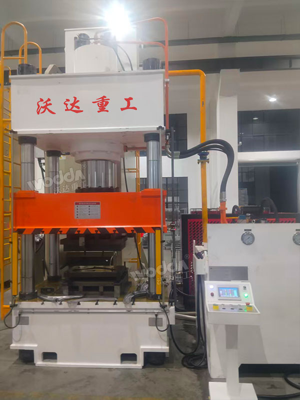 400吨汽车配件成型液压机现场