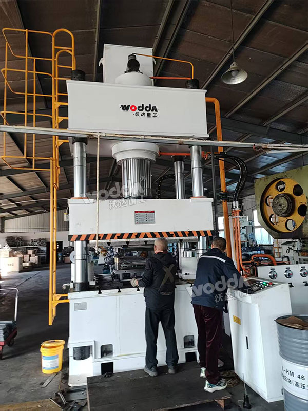 500吨汽车底盘配件成型液压机