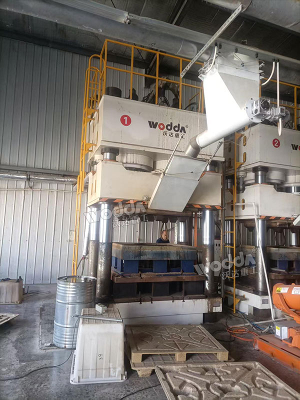 1600吨木屑托盘液压机