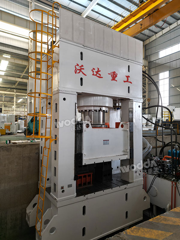 框架式2500吨液压机