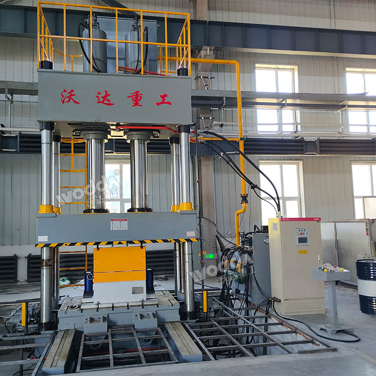 500吨防弹头盔成型液压机现场
