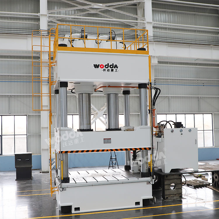 1200吨四柱液压机