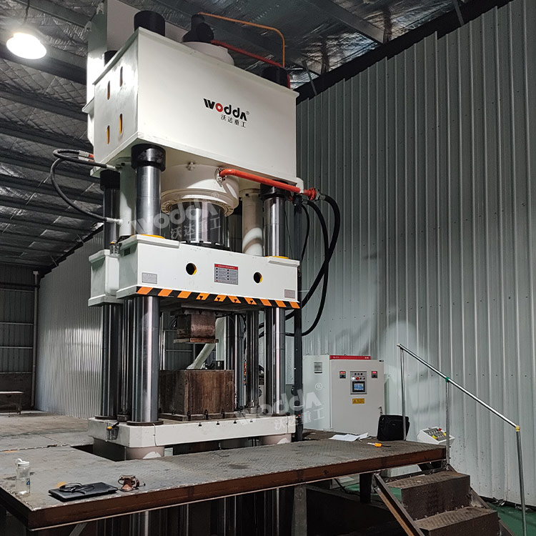 800吨石墨粉末成型液压机（石墨匣钵）