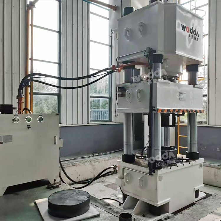 1000吨石墨粉末成型液压机