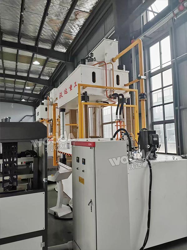 500吨四柱液压机现场