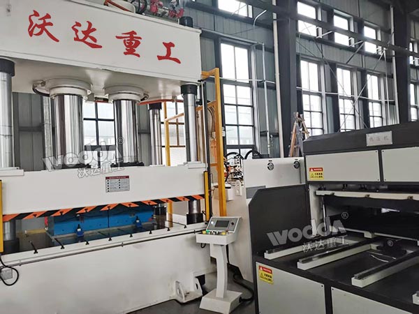 500吨四柱液压机现场