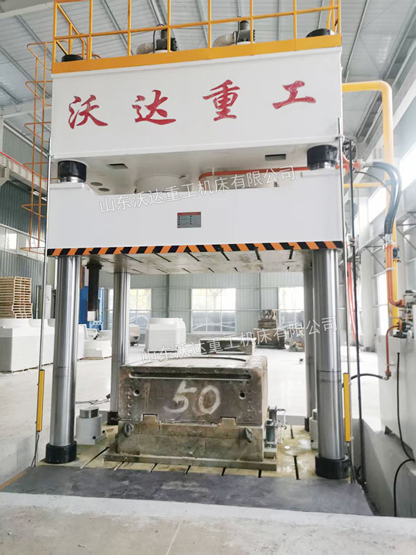 1200吨四柱液压机