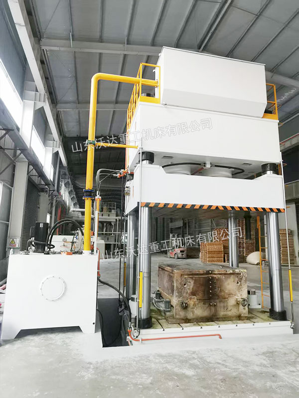 YQ32-1200吨四柱液压机