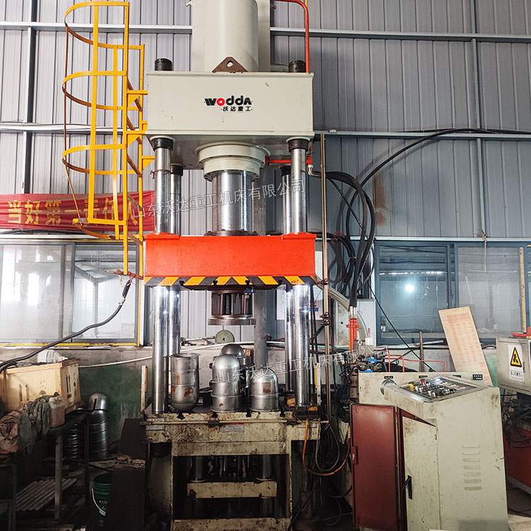 315吨不锈钢内胆拉伸液压机