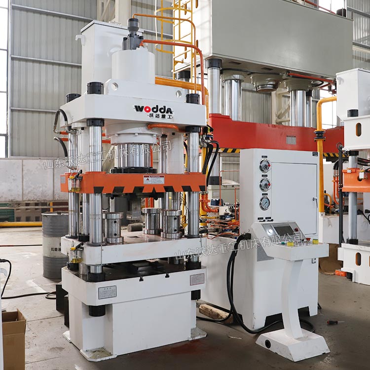 200吨四梁四柱液压机车间调试完成