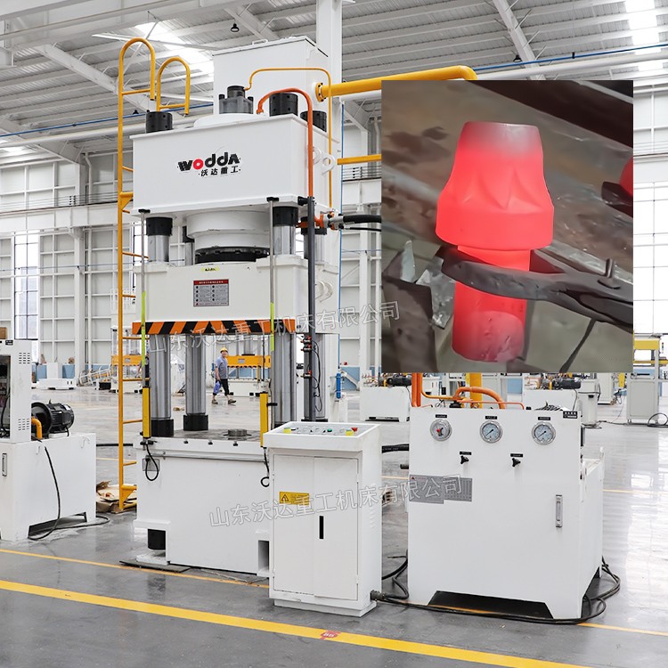 热锻矿用截齿液压机车间实物.jpg 热锻矿用截齿液压机车间实物.jpg