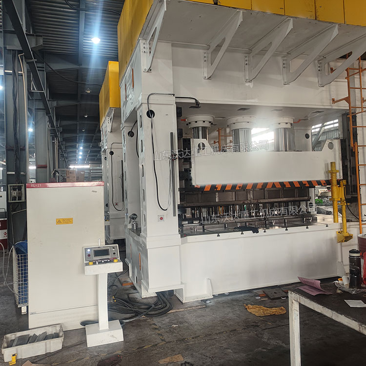 630吨框架式液压机现场试机 630吨框架式液压机现场试机