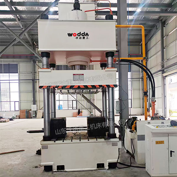 500吨四柱液压机安装完成