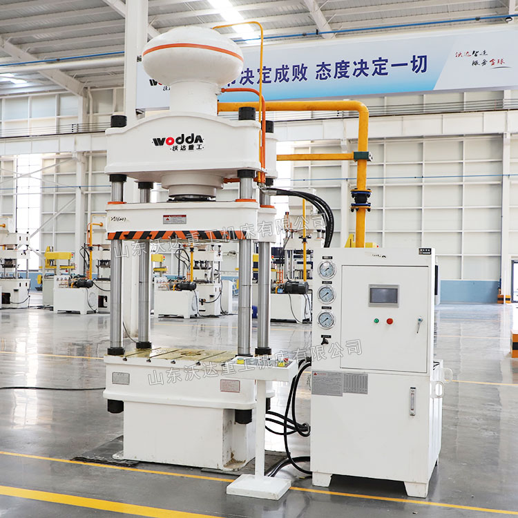 200吨三梁四柱液压机车间实物