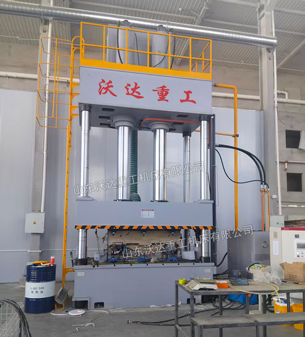 复合材料成型液压机现场 复合材料成型液压机现场