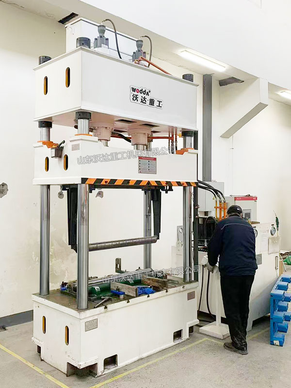 200吨四柱液压机现场调试