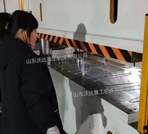 500吨四柱液压机校平冷链铝管