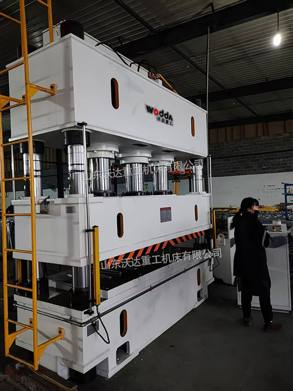 500吨四柱液压机现场