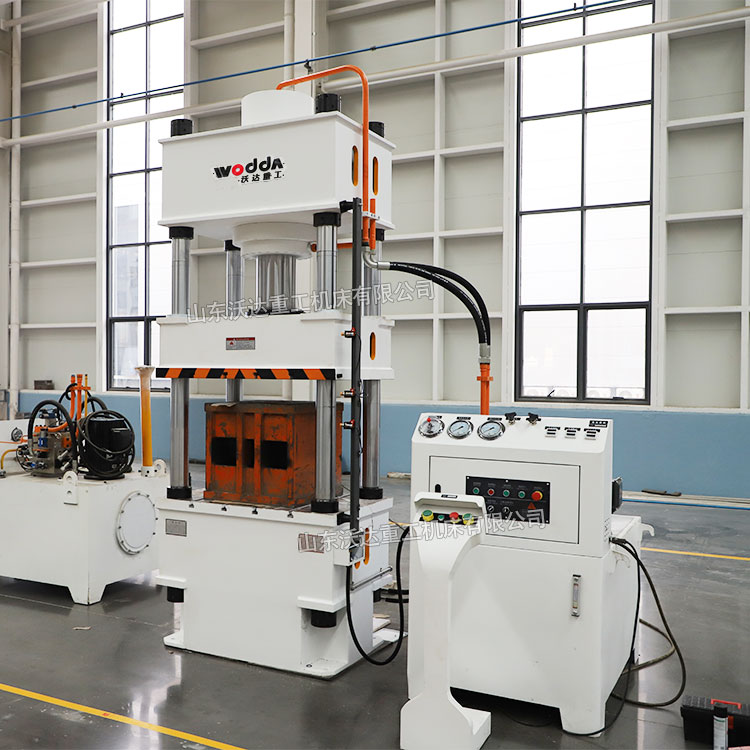 200吨四柱液压机