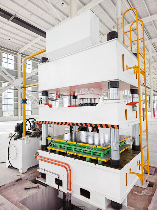 400吨四柱液压机安装完成