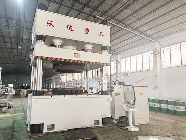 500吨四柱液压机安装完成