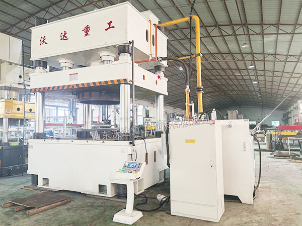 500吨四柱液压机现场