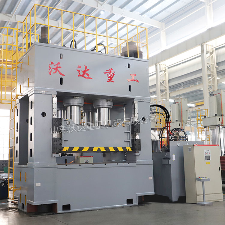 2000吨框架式液压机车间实物 2000吨框架式液压机车间实物