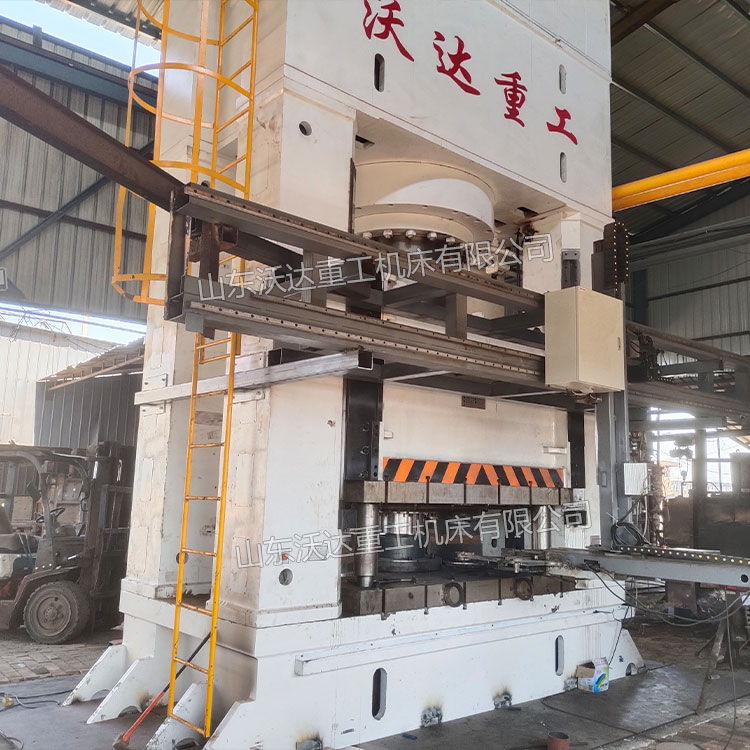 2500吨热模锻液压机现场