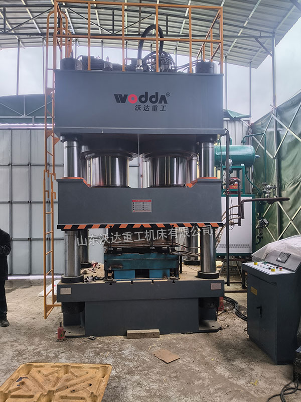 1600吨木屑托盘液压机