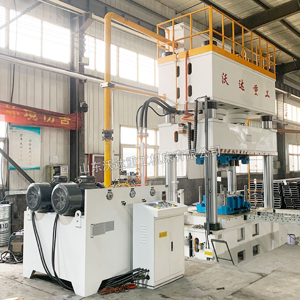 1250吨四柱液压机安装完成 1250吨四柱液压机安装完成