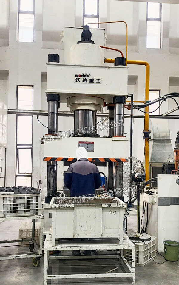 500吨四柱液压机现场 500吨四柱液压机现场