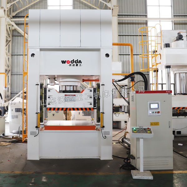 500吨框架式液压机车间实物 500吨框架式液压机车间实物