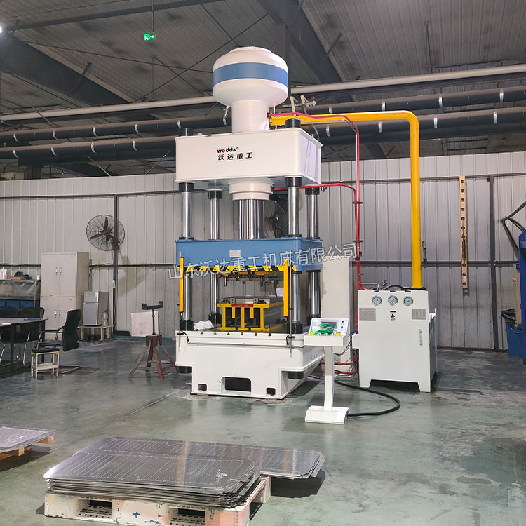 315吨四柱液压机试机现场 315吨四柱液压机试机现场