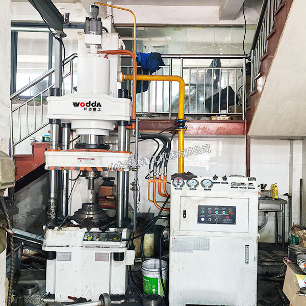 200吨金属脚腕成型液压机