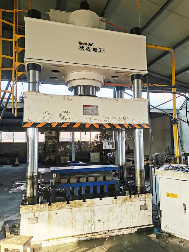 630吨汽车配件成型液压机