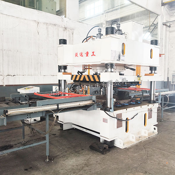 400吨四柱液压机