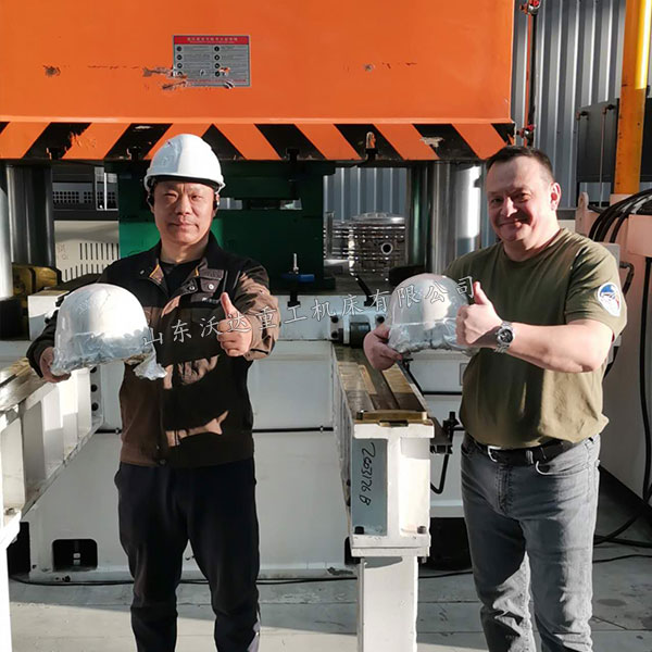 防弹头盔试模成功 防弹头盔试模成功