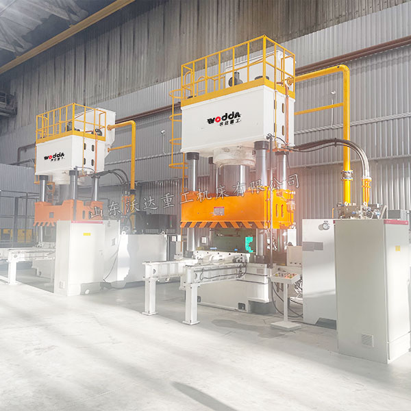 1000吨防弹头盔成型液压机现场 1000吨防弹头盔成型液压机现场