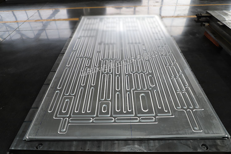 新能源汽车液冷板