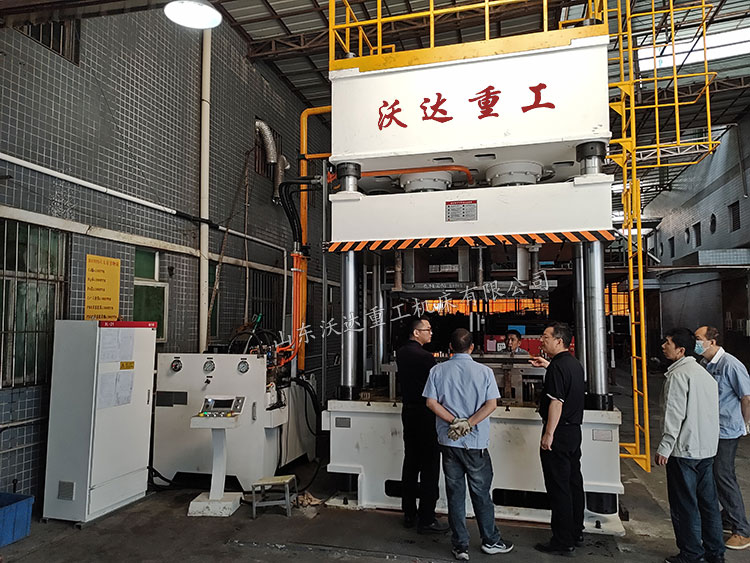 500吨四柱液压机冲压不锈钢板