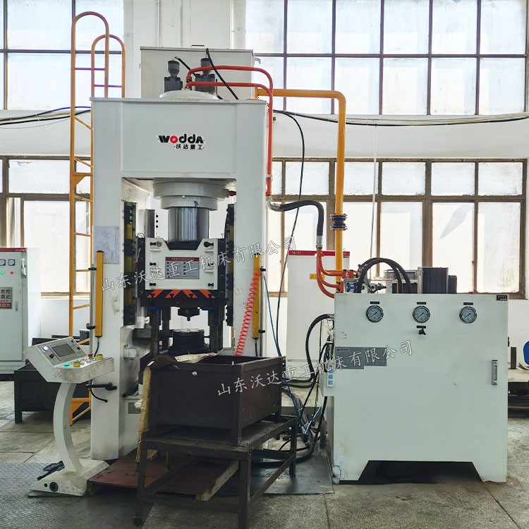 315吨金属冷挤压液压机现场 315吨金属冷挤压液压机现场