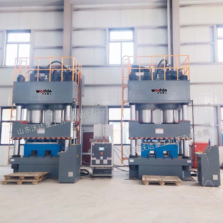 1600吨木屑托盘液压机现场