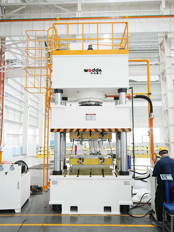 玻璃钢水箱板成型液压机车间试机