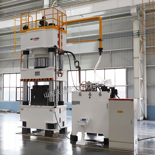 1250吨四柱液压机车间实物