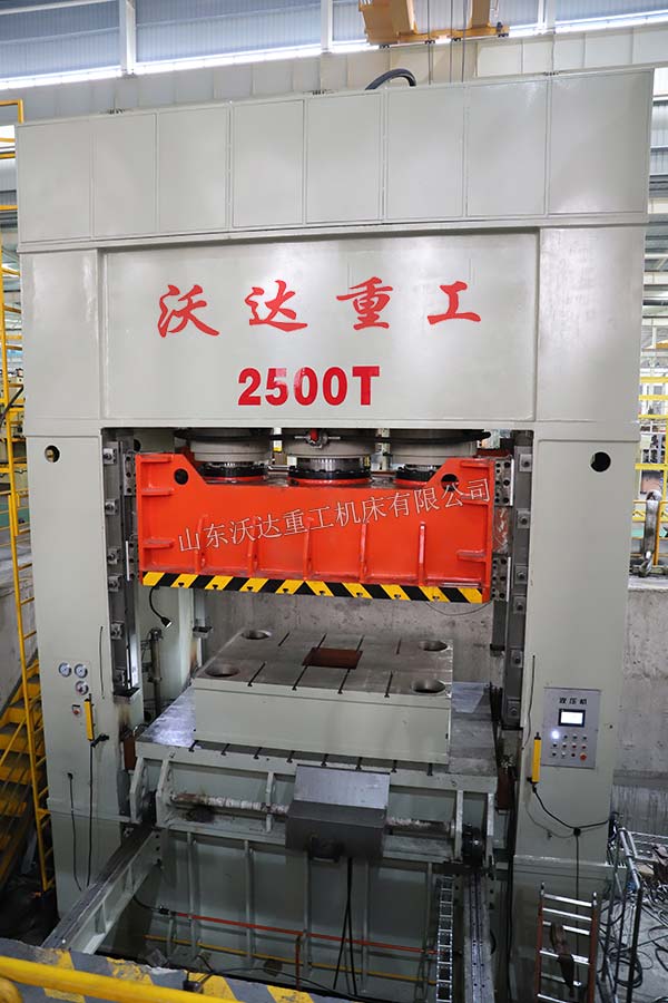 2500吨框架式液压机 2500吨框架式液压机