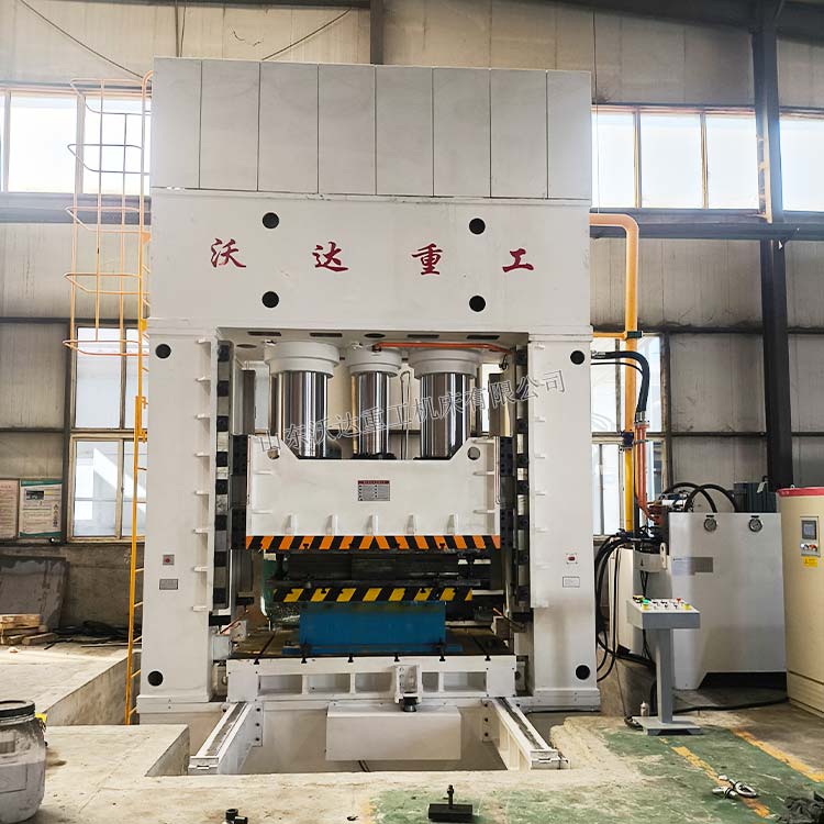 1250吨框架式液压机现场 1250吨框架式液压机现场