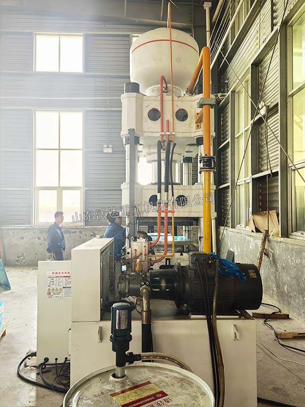 315吨不锈钢方盘成型液压机试机