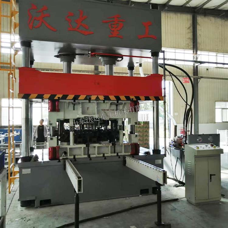 200吨汽车门板成型液压机